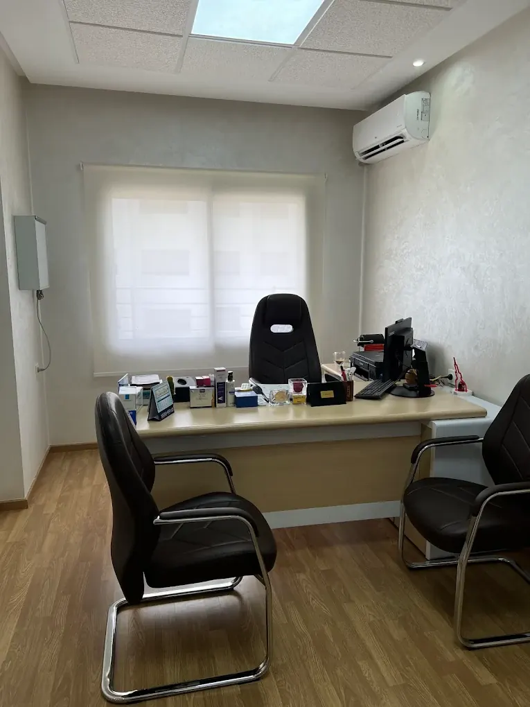 Bureau de consultation dermatologique — Dr El Mesbahi Casablanca