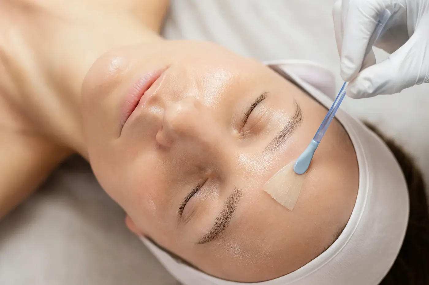 Soin du visage au cabinet de dermatologie, Casablanca