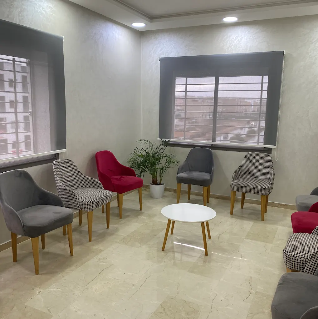 Salle d'attente du dermatologue Bd Al Qods, Ain Chock